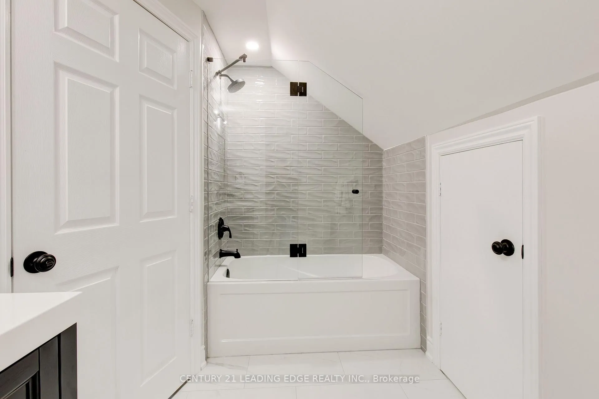 Photo 27 of 237 Boyers Road, Georgina, Historic Lakeshore Communities — HOMEH