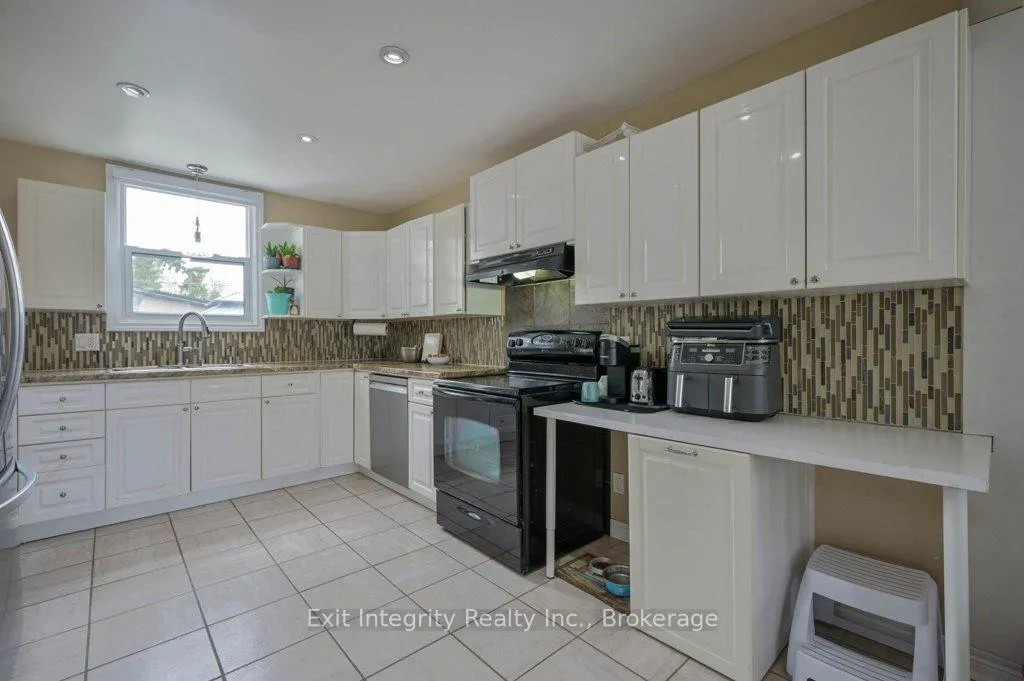 Photo 4 of 98 Morton Avenue W, Brant, Brantford Twp — HOMEH