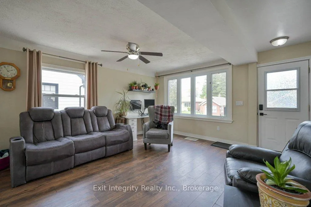 Photo 11 of 98 Morton Avenue W, Brant, Brantford Twp — HOMEH
