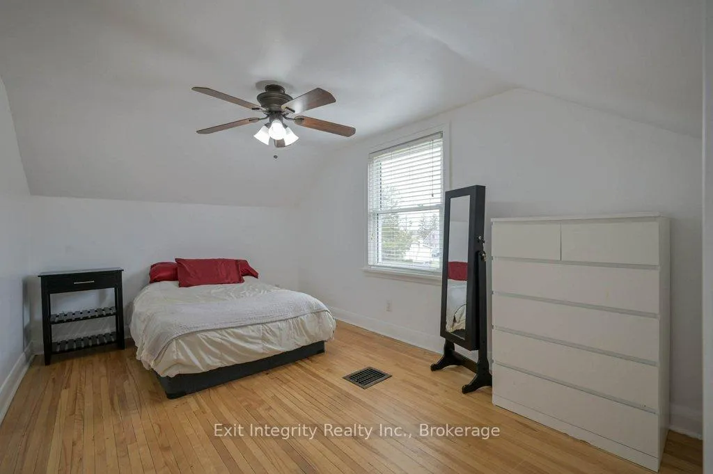 Photo 19 of 98 Morton Avenue W, Brant, Brantford Twp — HOMEH