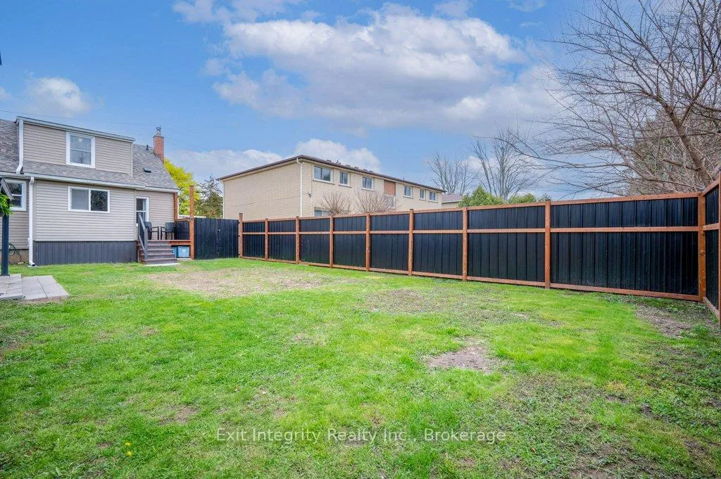 Photo 32 of 98 Morton Avenue W, Brant, Brantford Twp — HOMEH