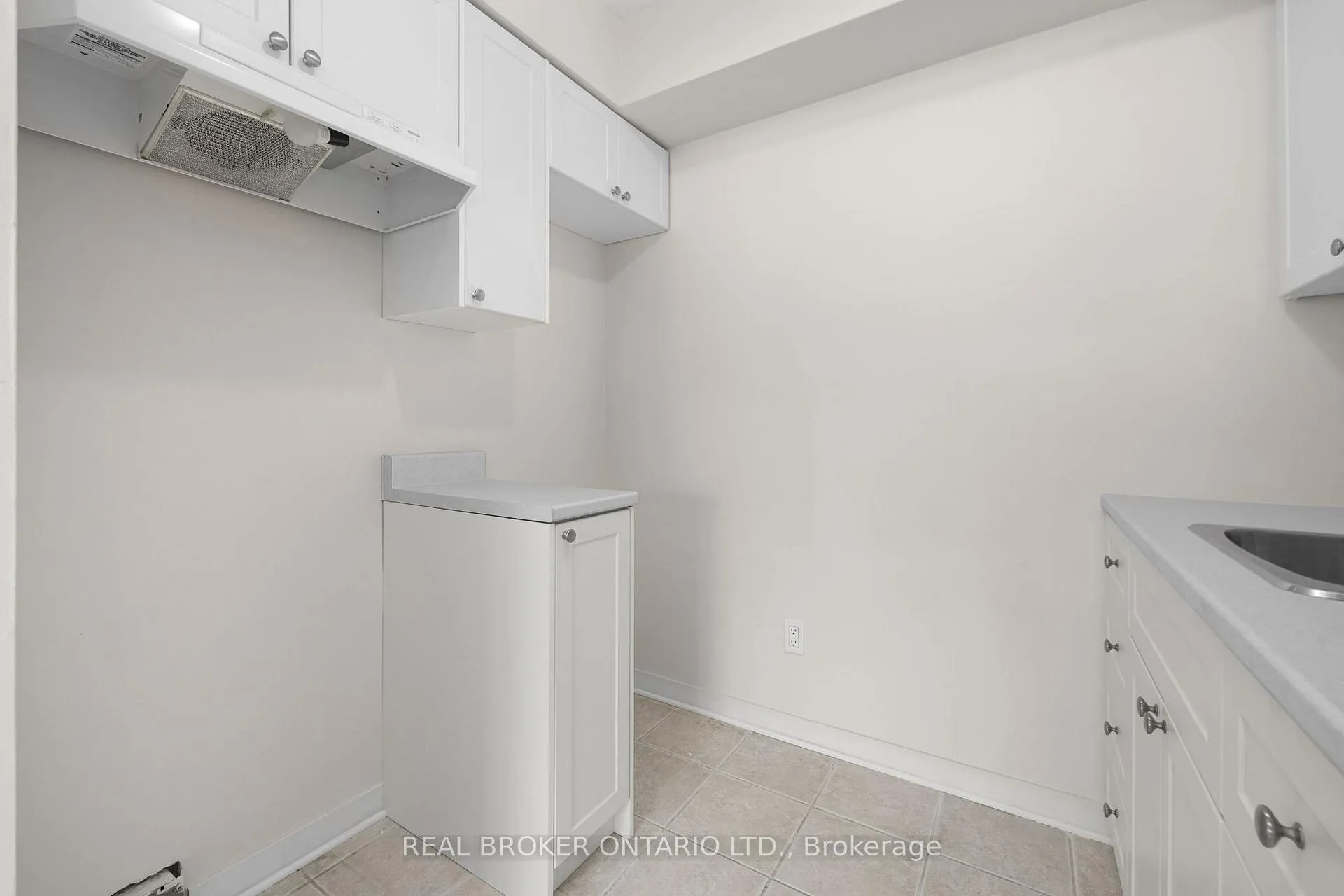 Photo 8 of Unit 103C, 2041 Arrowsmith Drive, Ottawa, Beacon Hill South — HOMEH
