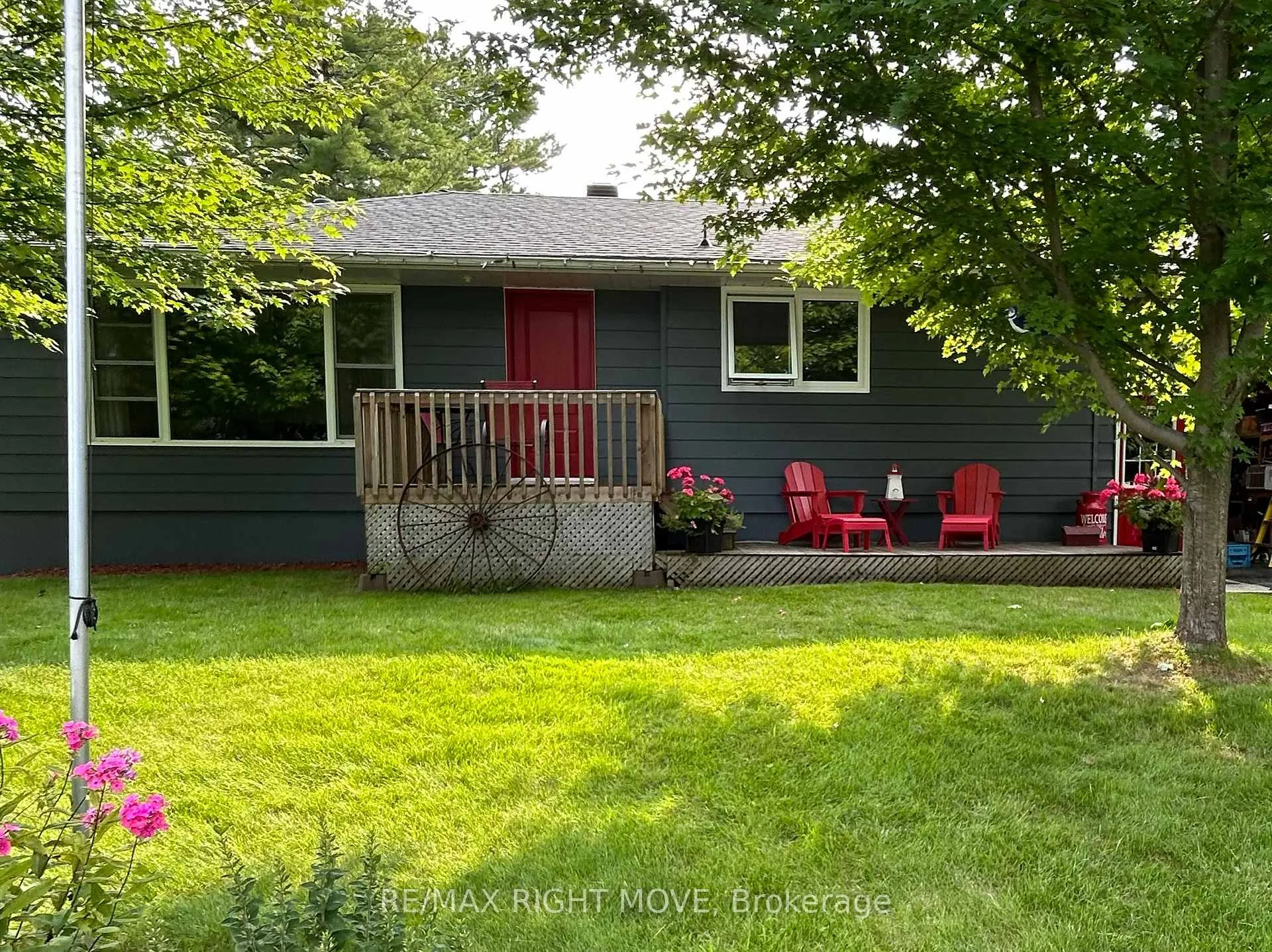 Photo 2 of 63 Fourth Street, Orillia — HOMEH