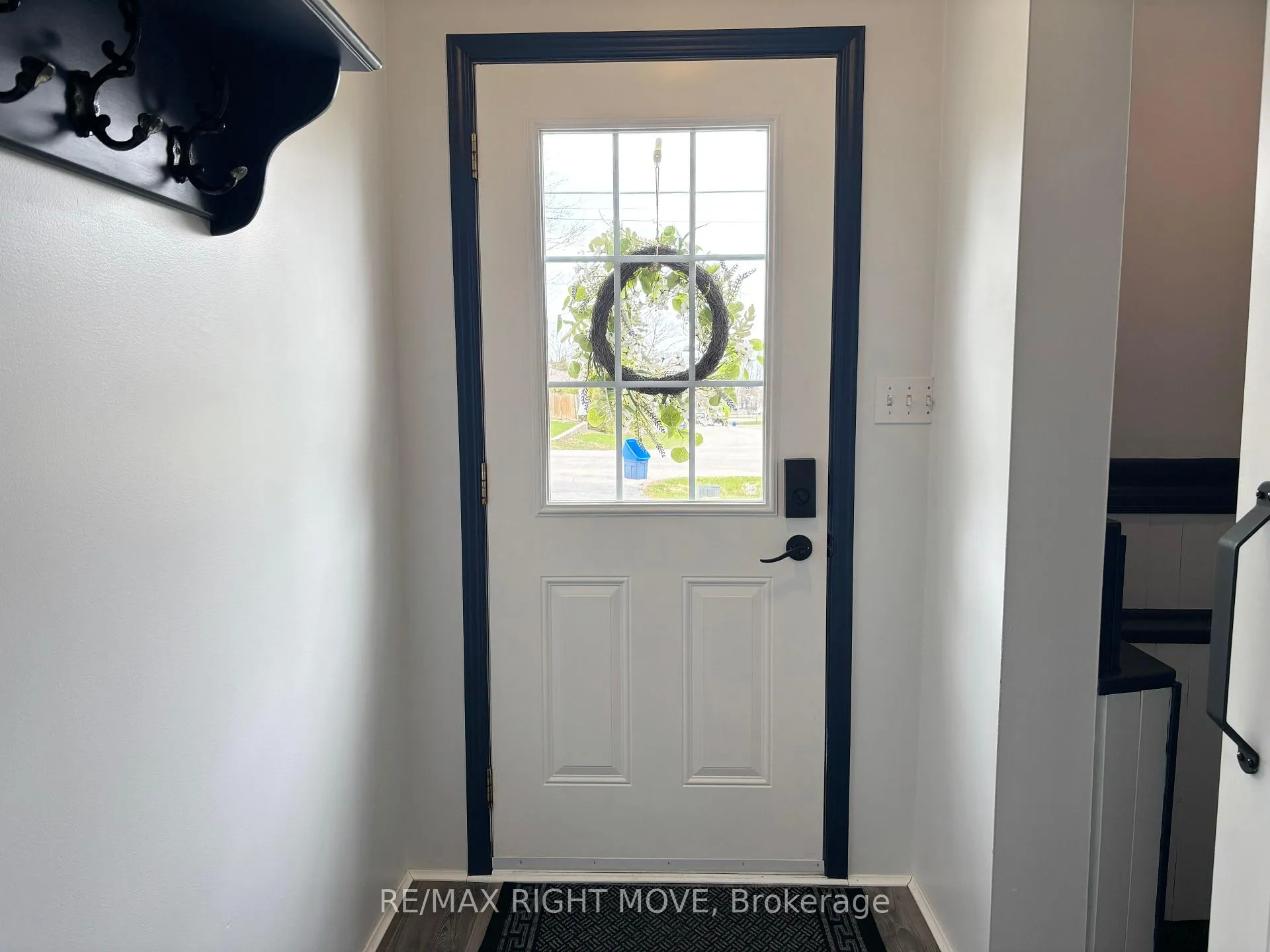 Photo 4 of 63 Fourth Street, Orillia — HOMEH