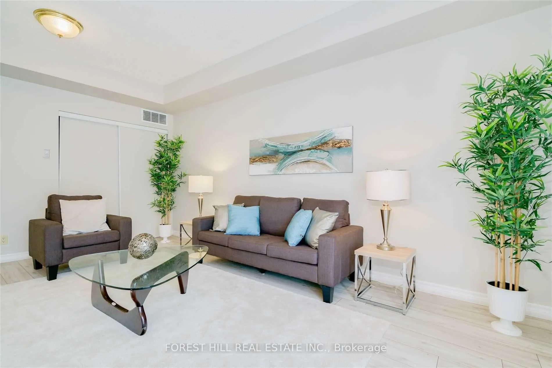 Photo 2 of Unit 103, 9 Greenbriar Road, North York, Bayview Village — HOMEH