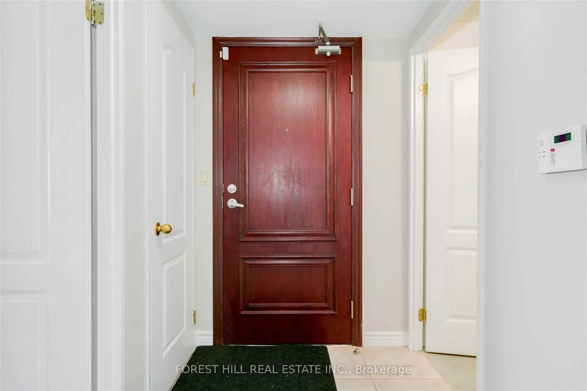 Photo 3 of Unit 103, 9 Greenbriar Road, North York, Bayview Village — HOMEH
