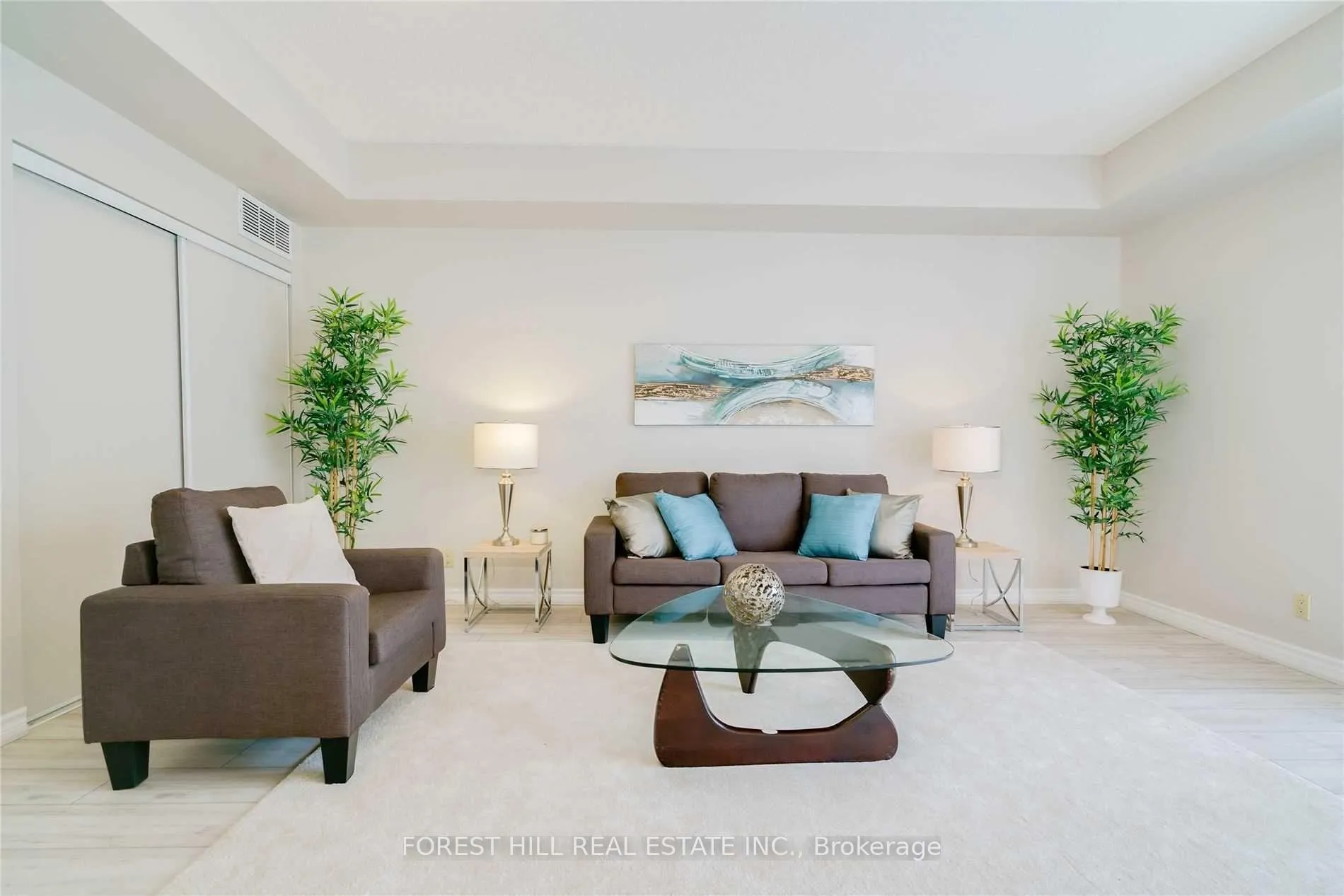 Photo 4 of Unit 103, 9 Greenbriar Road, North York, Bayview Village — HOMEH