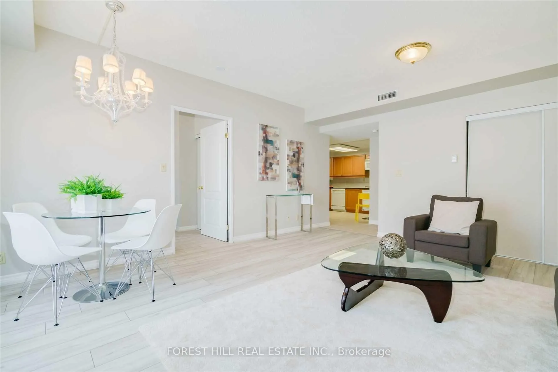 Photo 6 of Unit 103, 9 Greenbriar Road, North York, Bayview Village — HOMEH