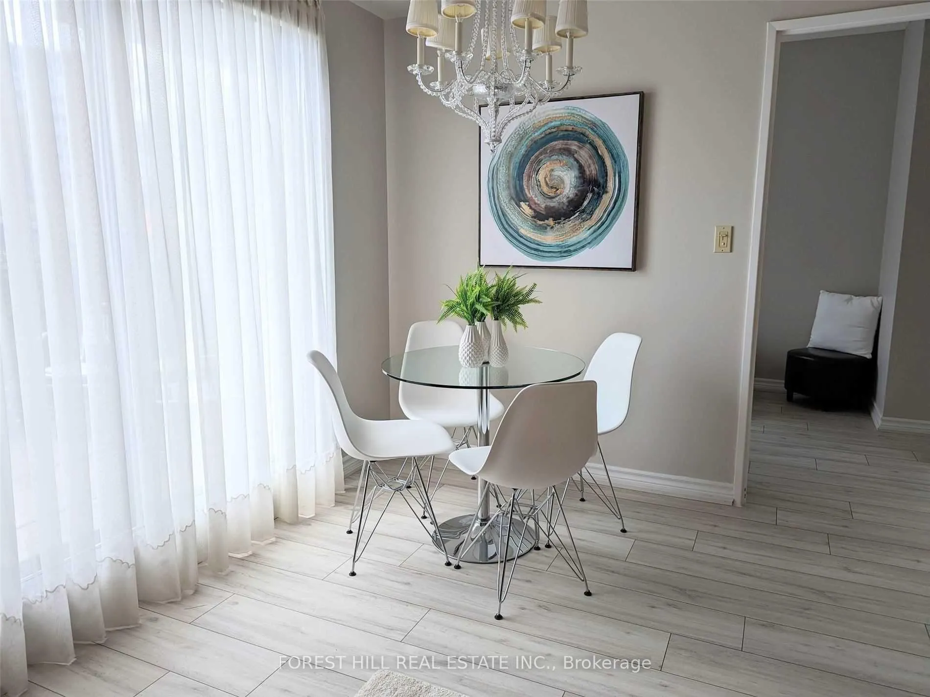 Photo 7 of Unit 103, 9 Greenbriar Road, North York, Bayview Village — HOMEH