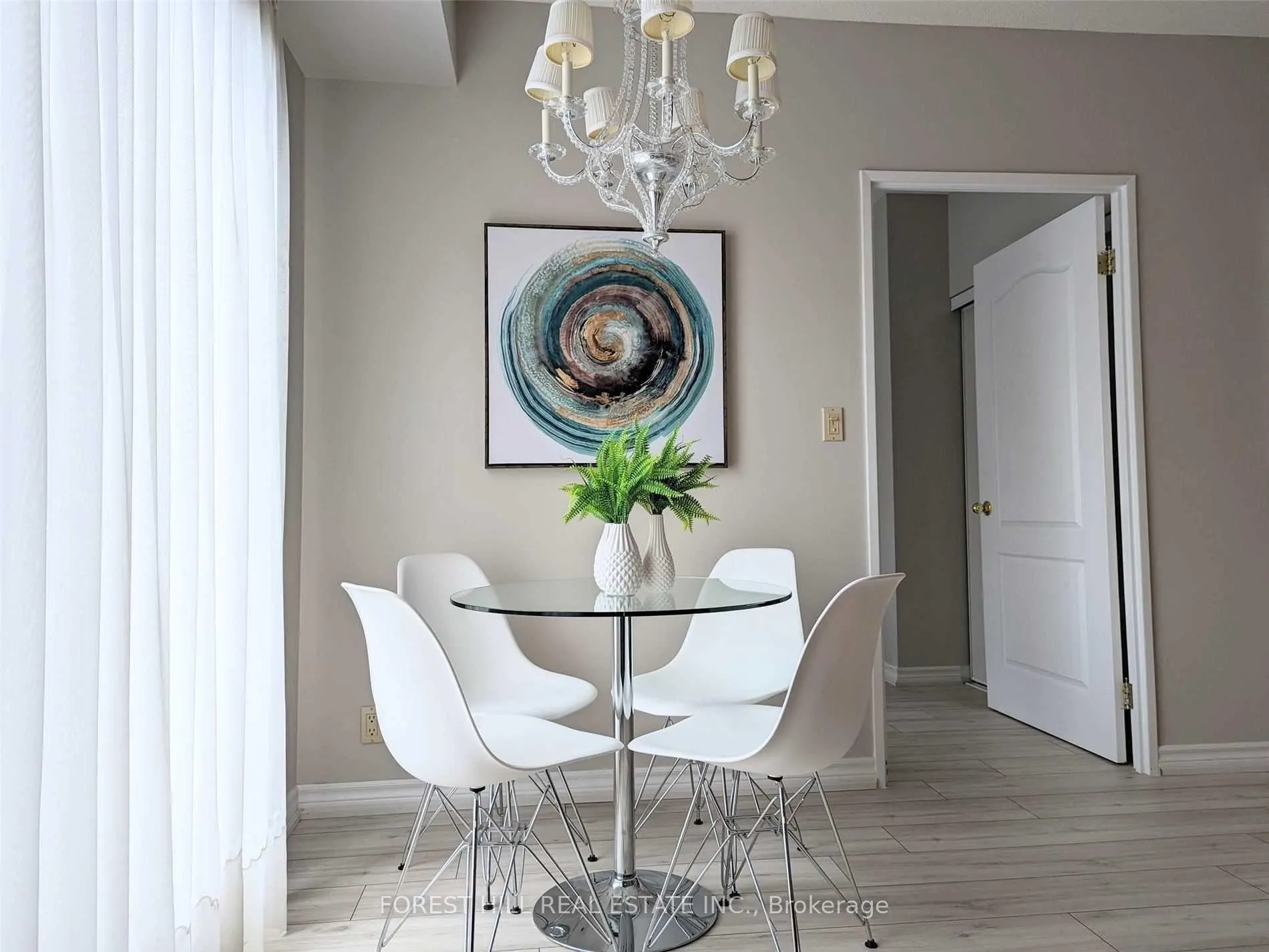 Photo 8 of Unit 103, 9 Greenbriar Road, North York, Bayview Village — HOMEH