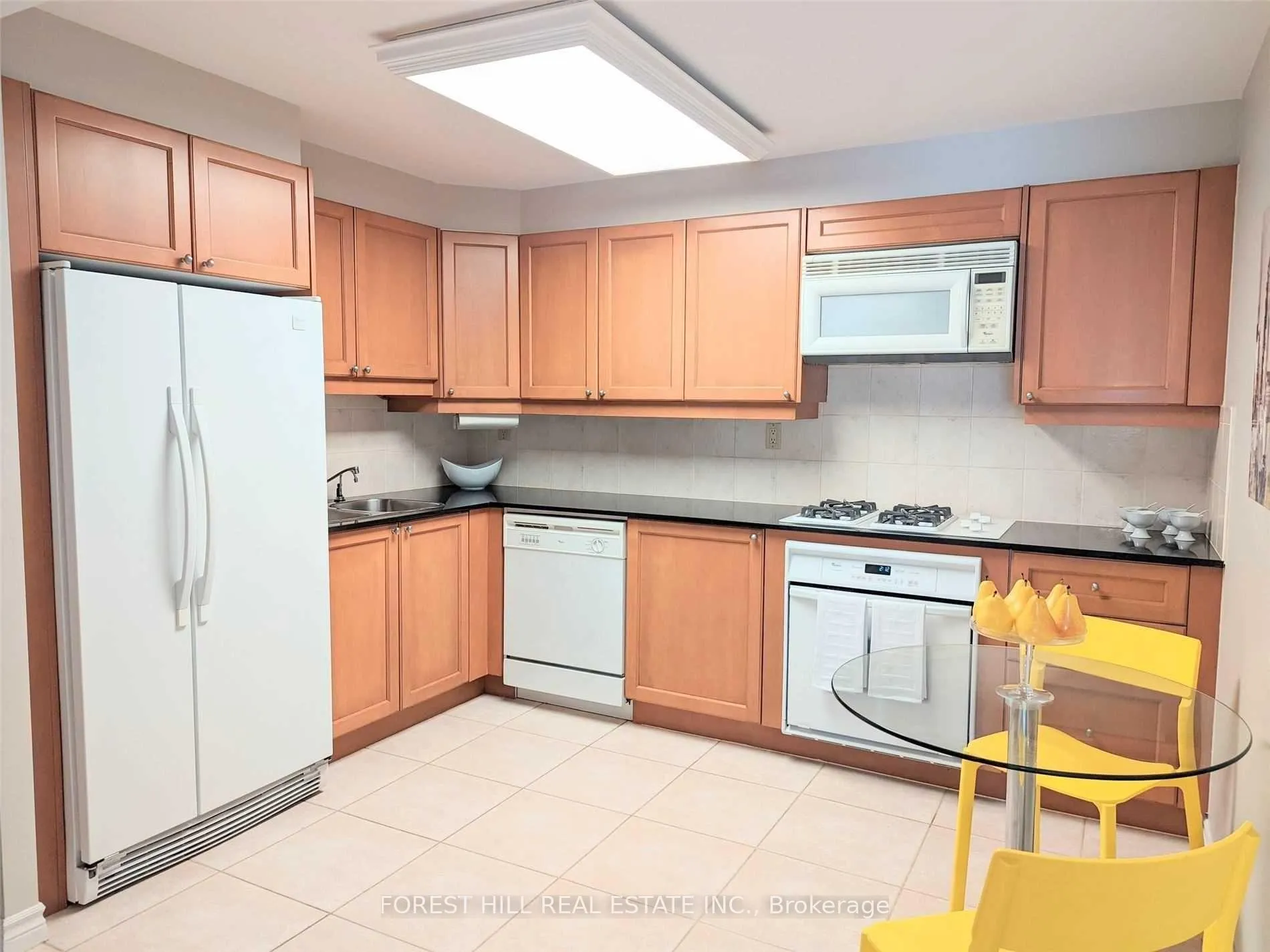 Photo 9 of Unit 103, 9 Greenbriar Road, North York, Bayview Village — HOMEH