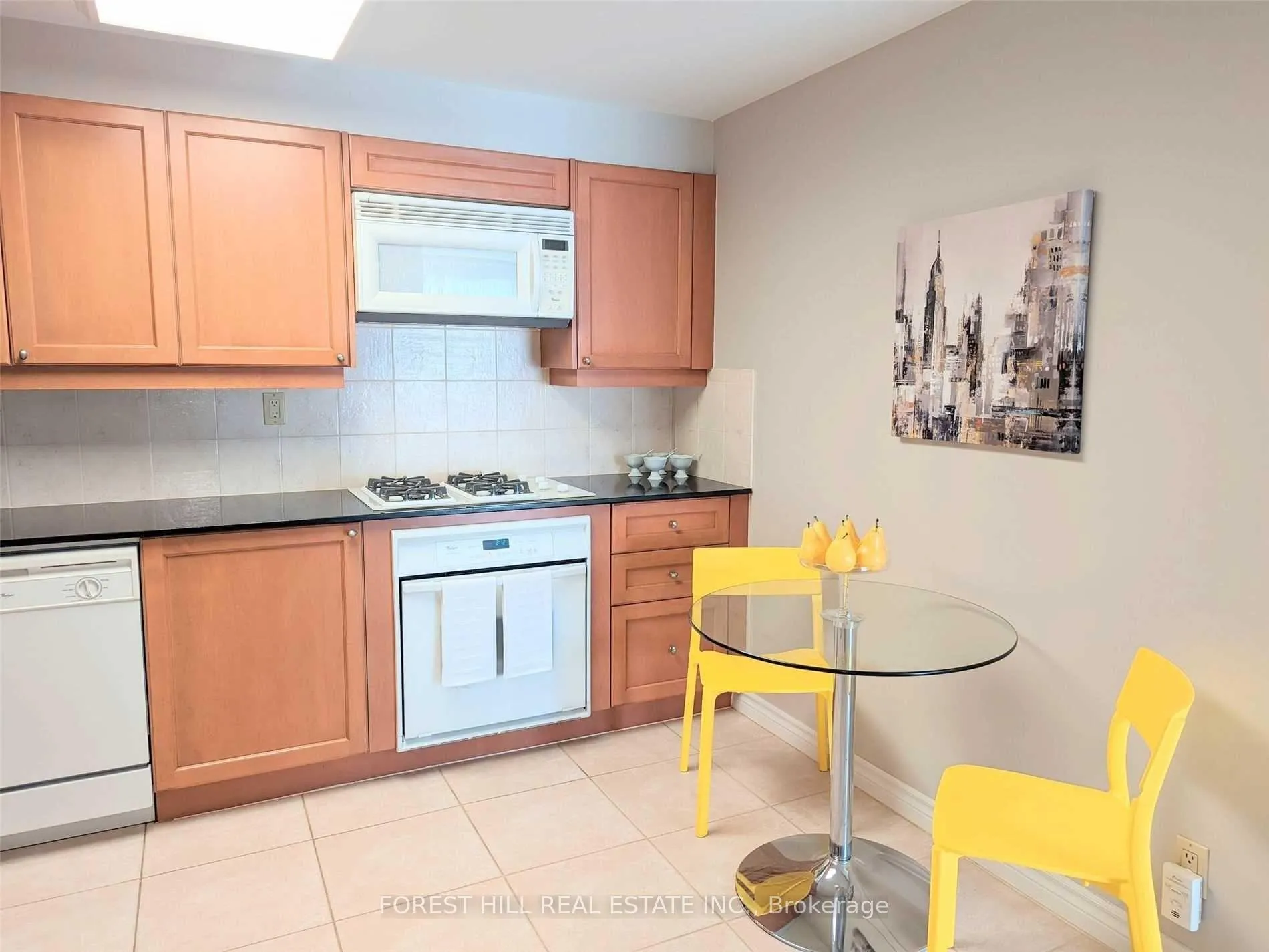 Photo 11 of Unit 103, 9 Greenbriar Road, North York, Bayview Village — HOMEH