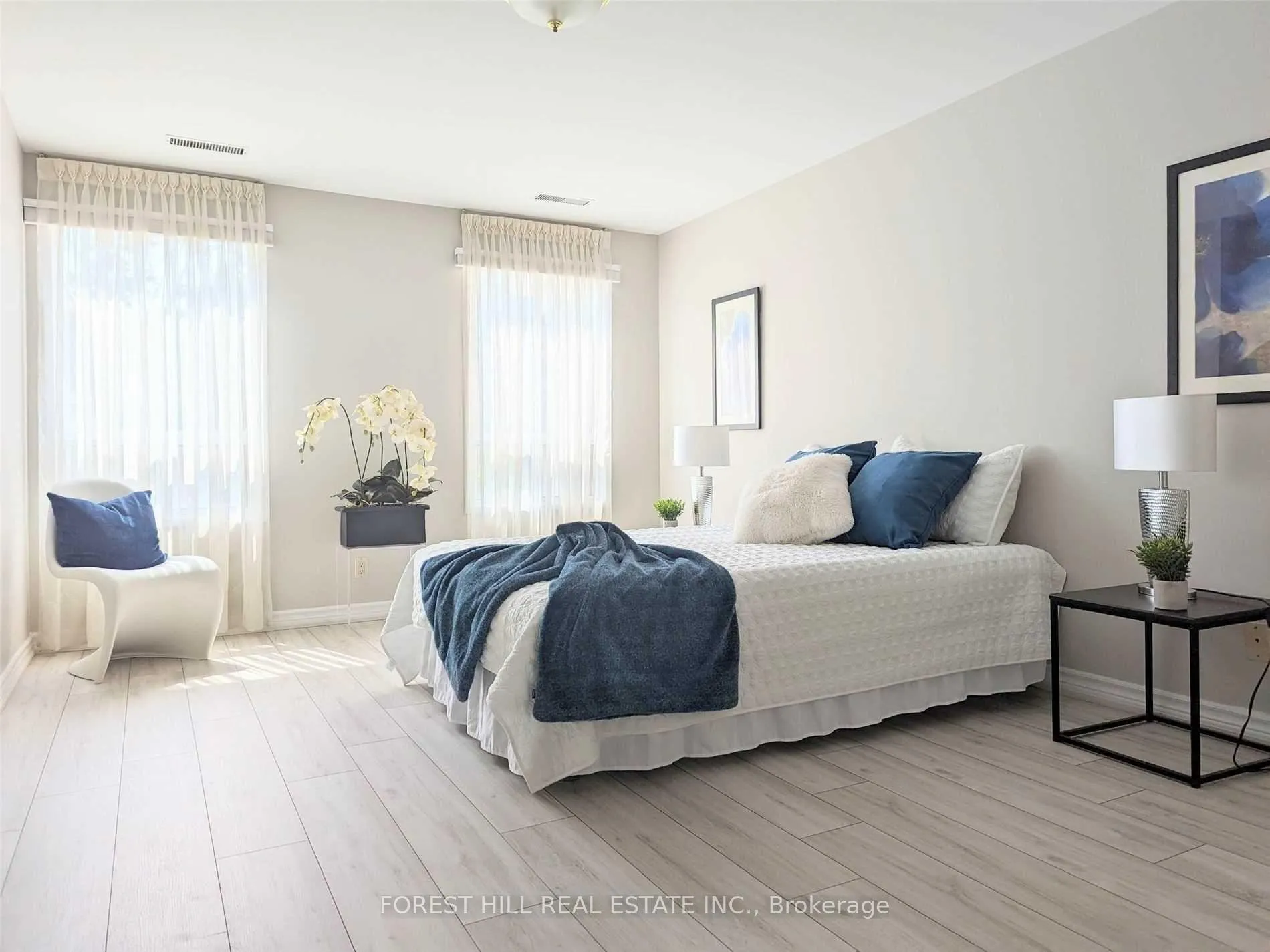 Photo 12 of Unit 103, 9 Greenbriar Road, North York, Bayview Village — HOMEH