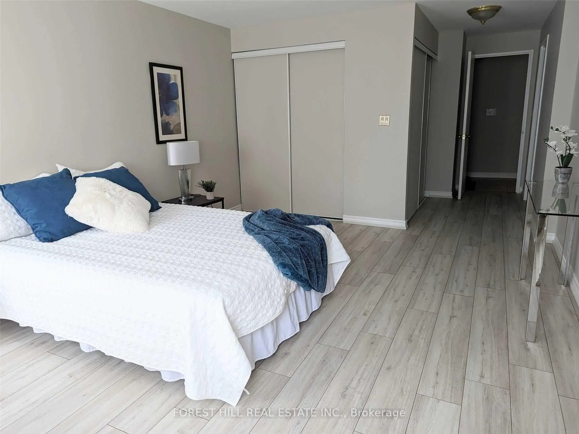 Photo 13 of Unit 103, 9 Greenbriar Road, North York, Bayview Village — HOMEH