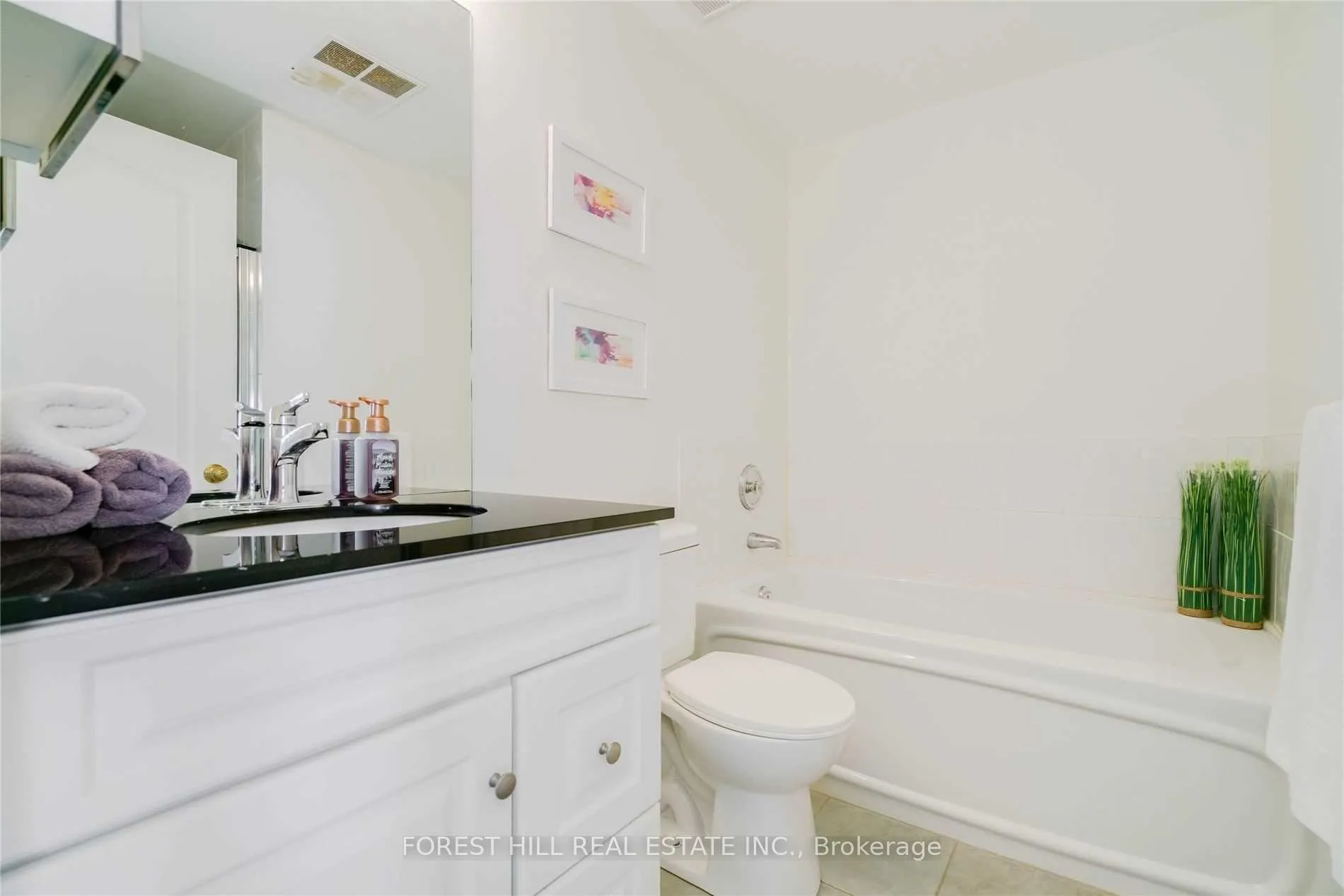 Photo 14 of Unit 103, 9 Greenbriar Road, North York, Bayview Village — HOMEH