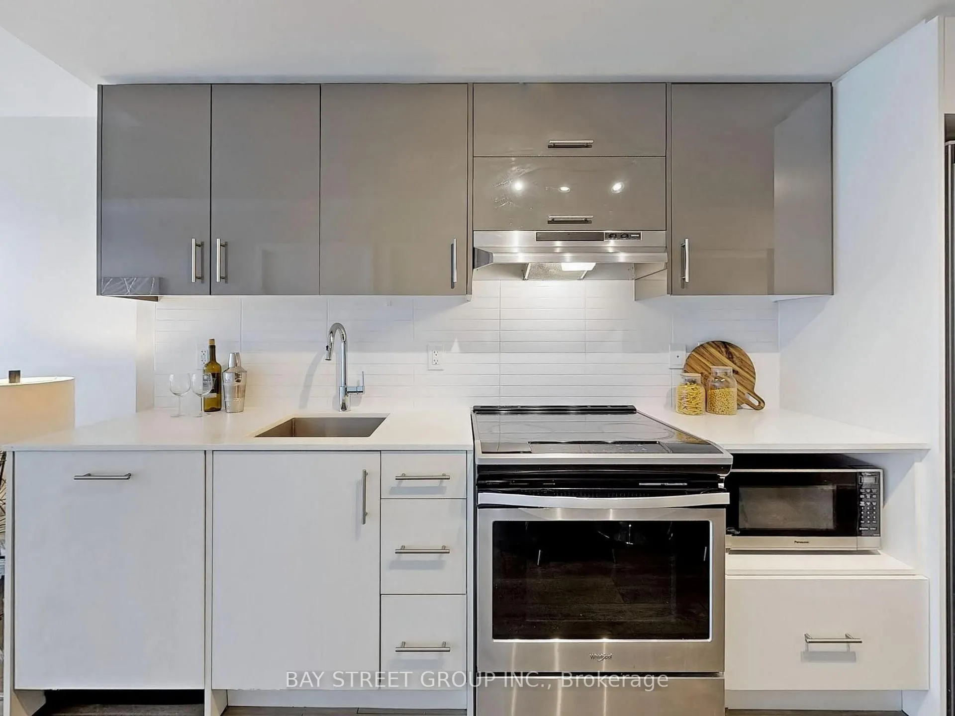 Photo 8 of Unit 503, 180 Fairview Mall Drive, North York, Don Valley Village — HOMEH