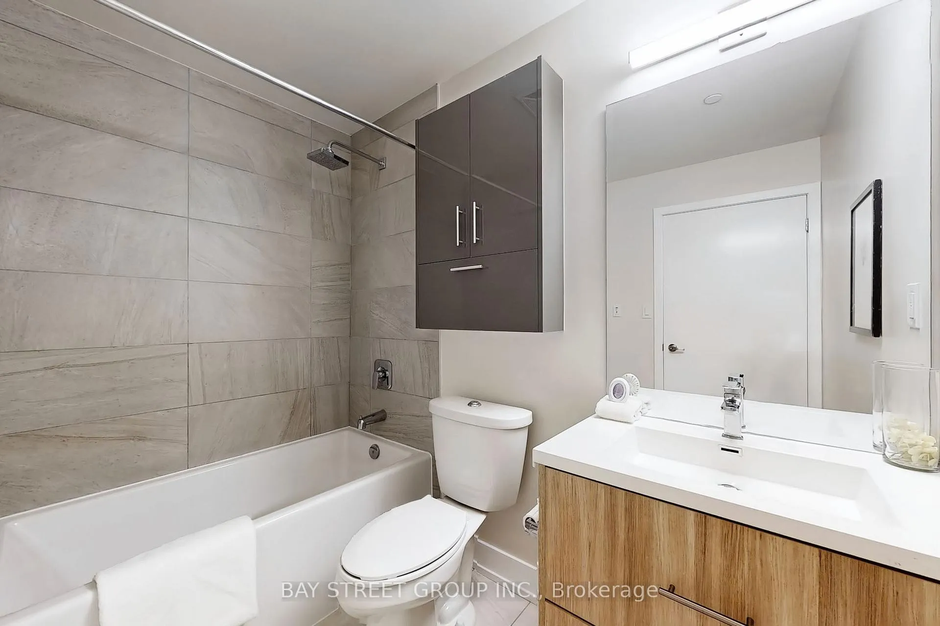Photo 9 of Unit 503, 180 Fairview Mall Drive, North York, Don Valley Village — HOMEH