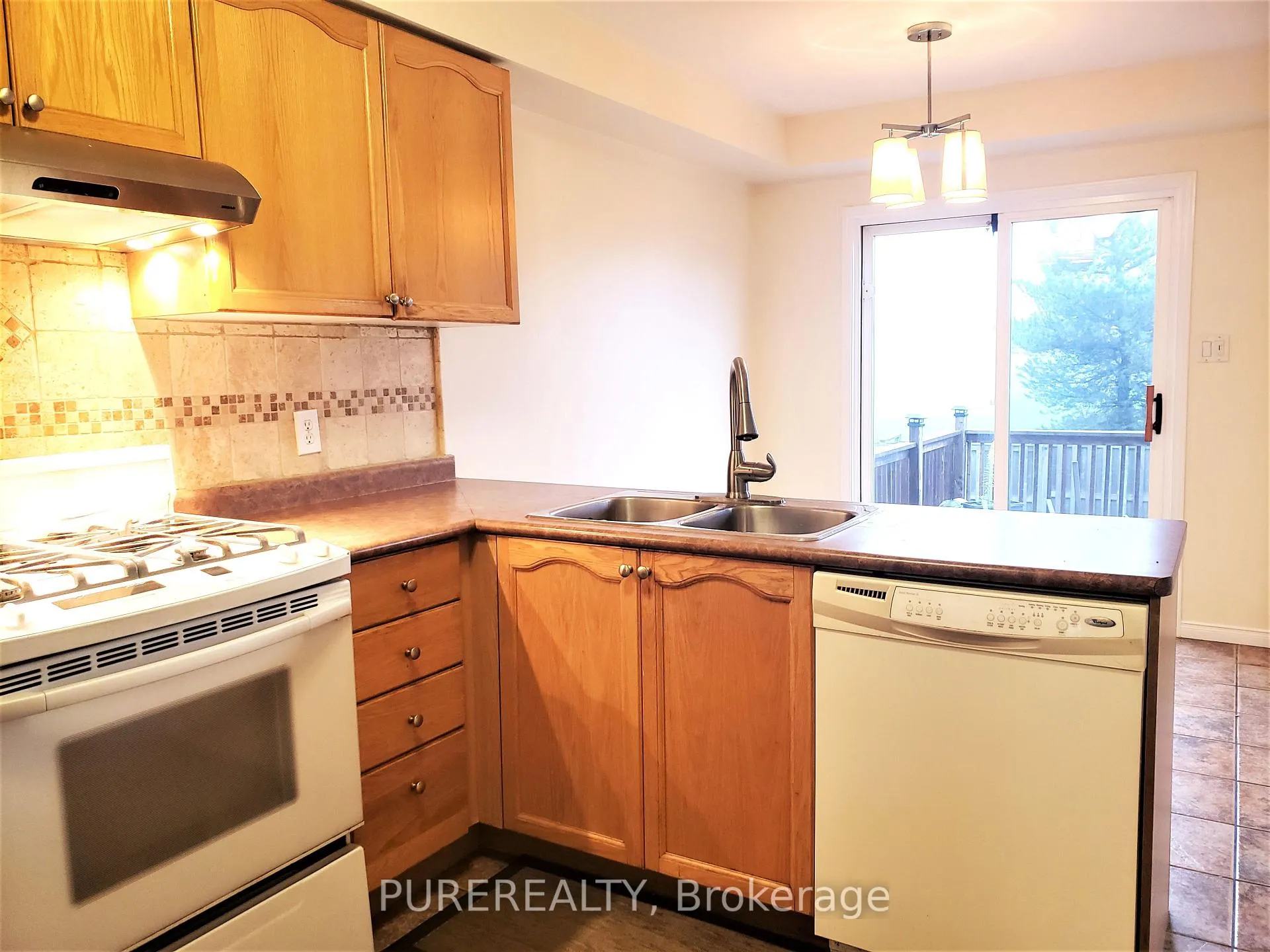 Photo 3 of 69 Shadyglen Drive, Hamilton, Stoney Creek Mountain — HOMEH
