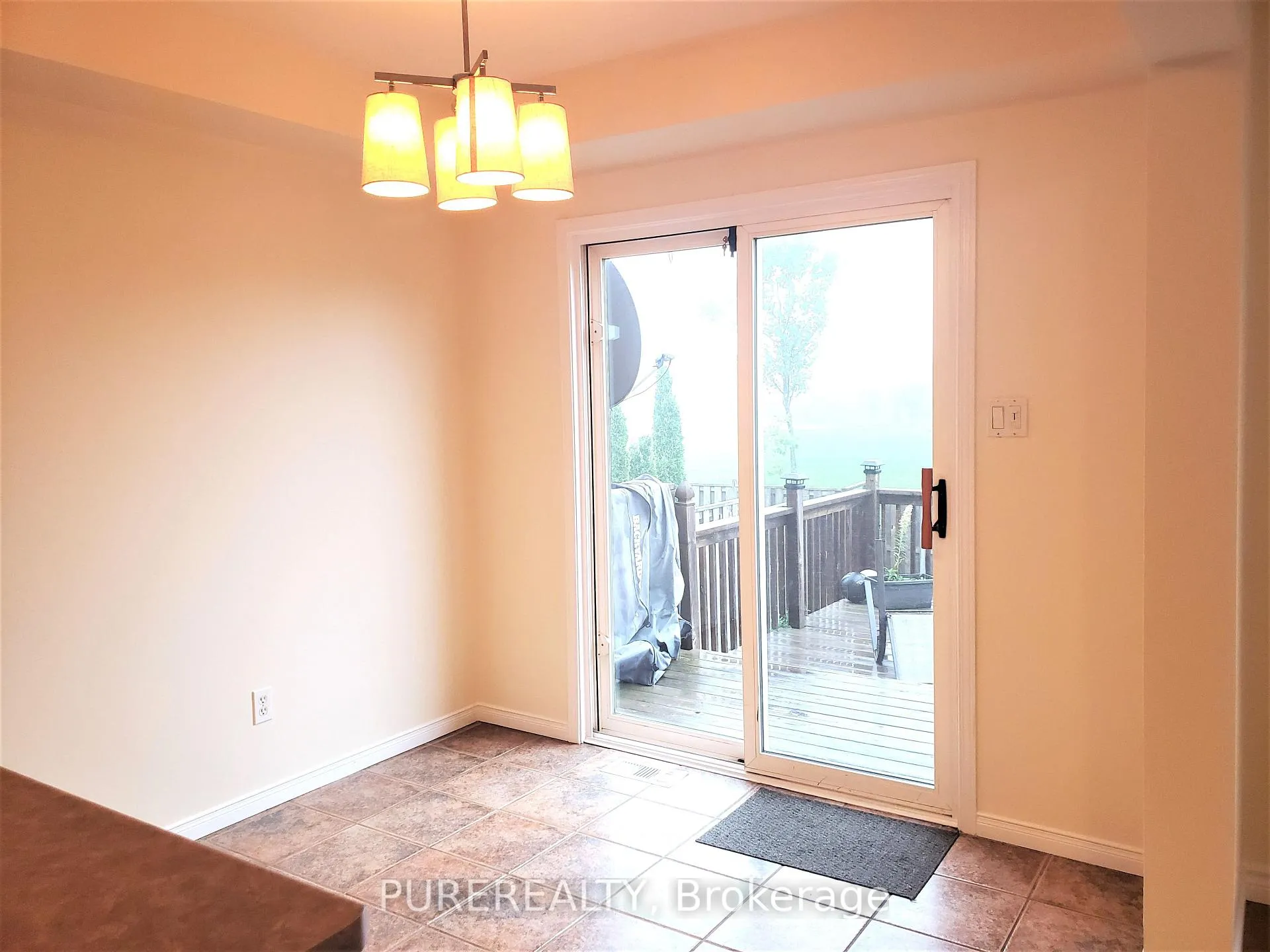 Photo 5 of 69 Shadyglen Drive, Hamilton, Stoney Creek Mountain — HOMEH