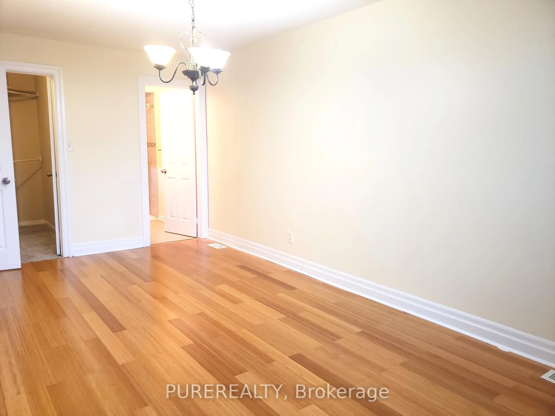 Photo 7 of 69 Shadyglen Drive, Hamilton, Stoney Creek Mountain — HOMEH