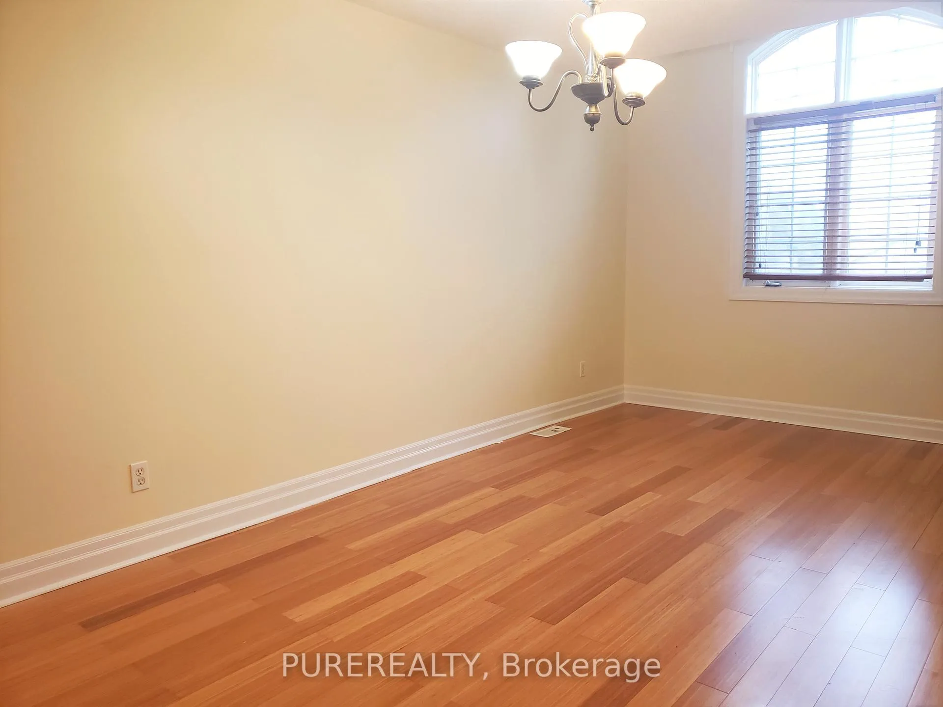 Photo 8 of 69 Shadyglen Drive, Hamilton, Stoney Creek Mountain — HOMEH