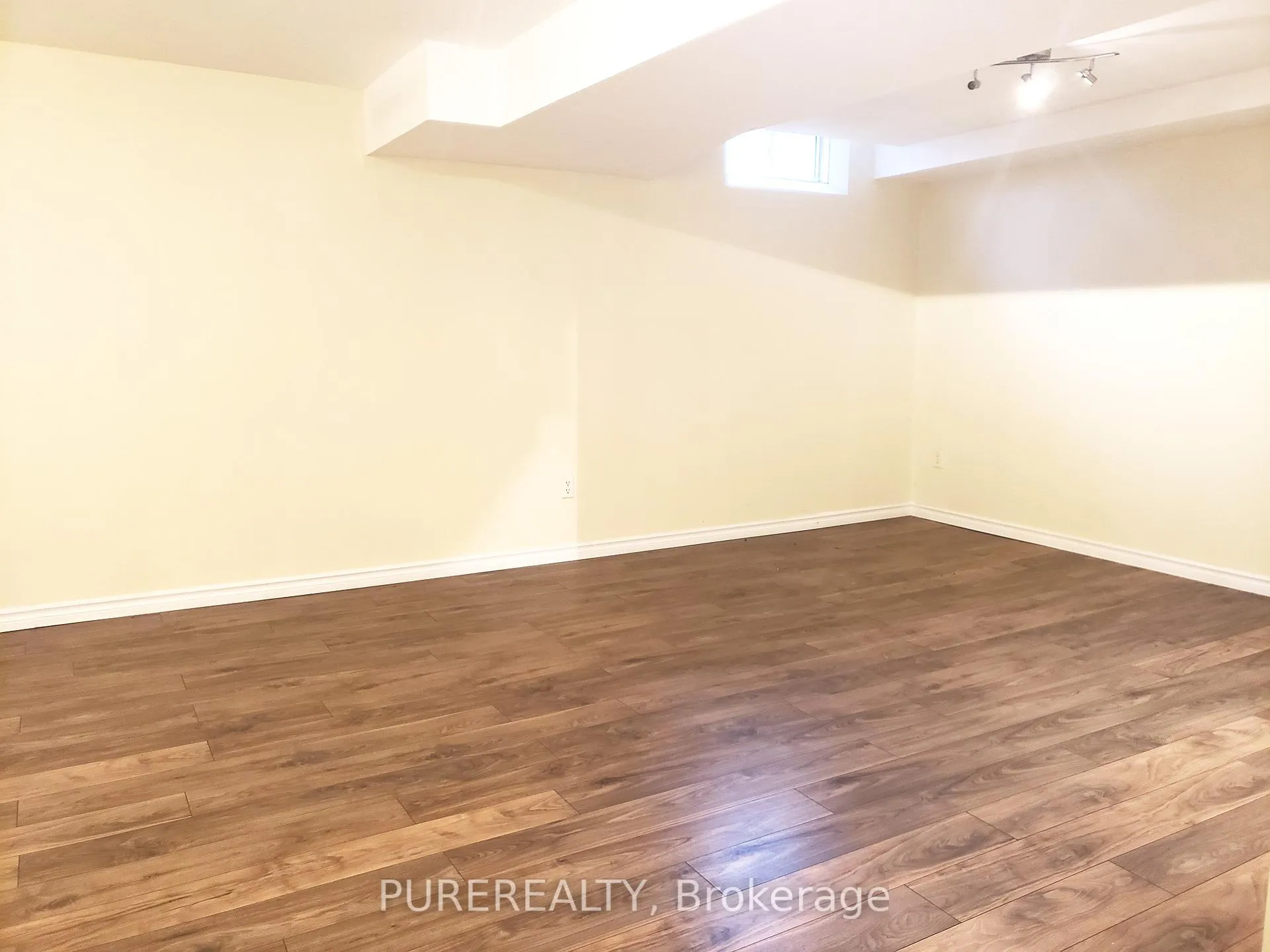 Photo 10 of 69 Shadyglen Drive, Hamilton, Stoney Creek Mountain — HOMEH