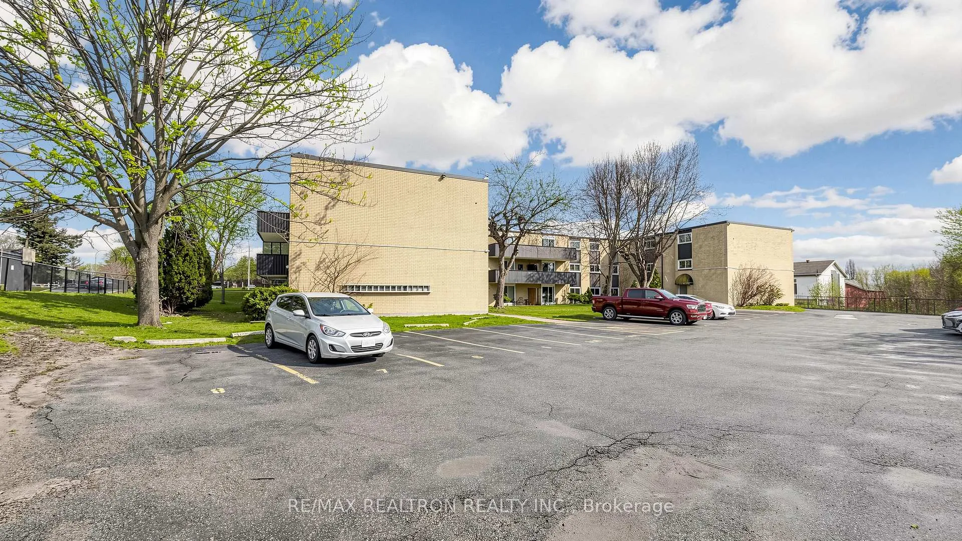 Photo 48 of Unit 208, 75 Hazelglen Drive, Kitchener — HOMEH