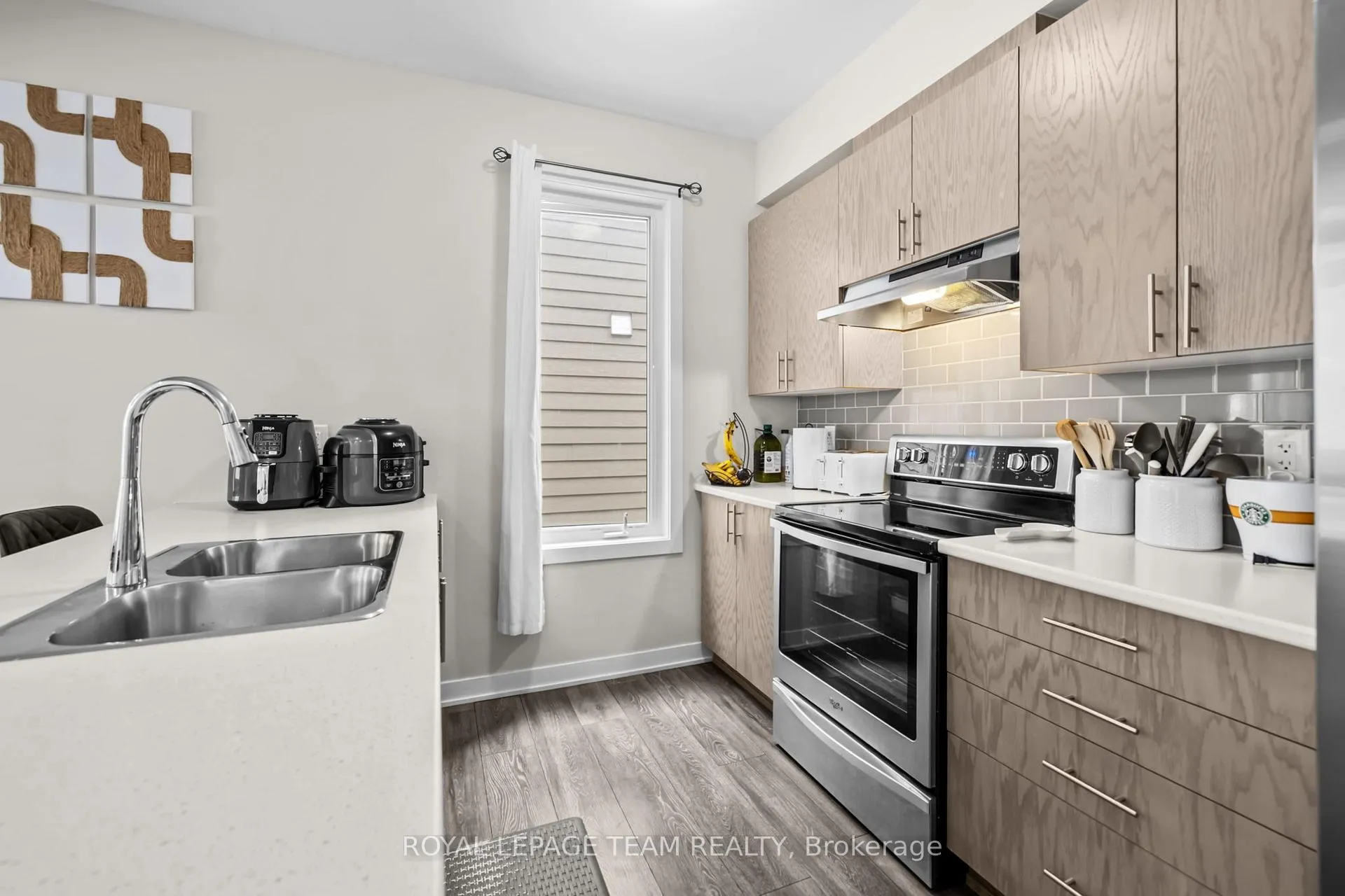 Photo 12 of 233 Speckled Alder Row, Ottawa, Barrhaven - Half Moon Bay — HOMEH