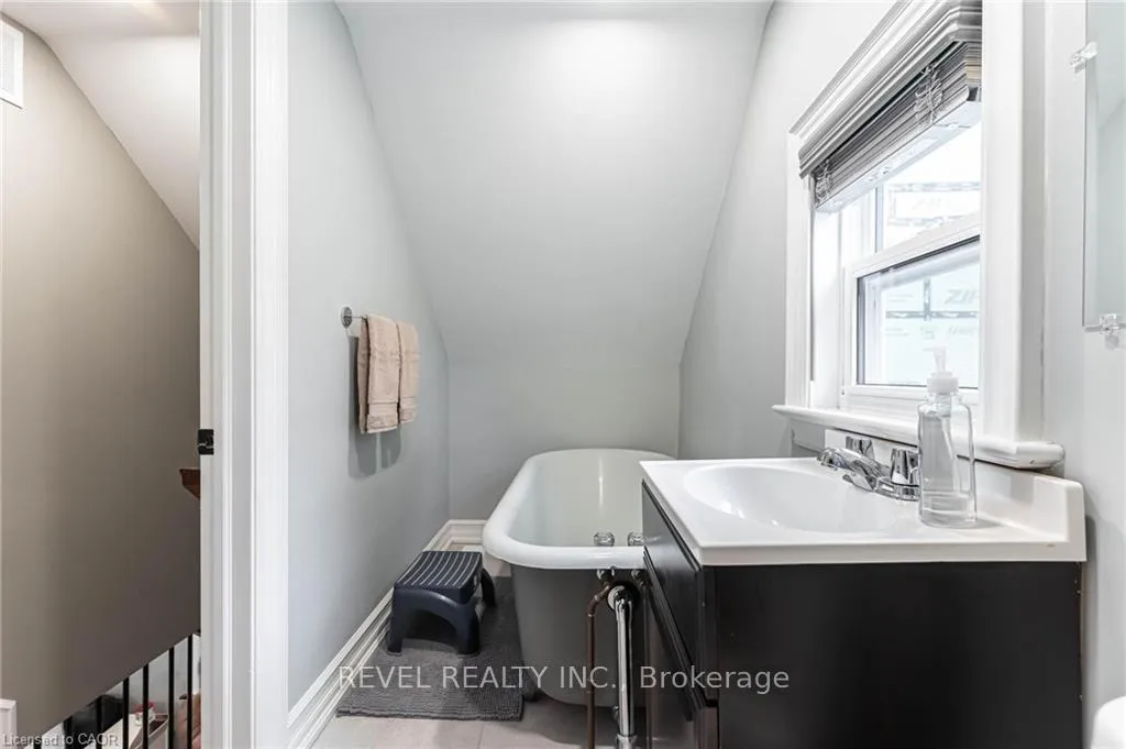 Photo 23 of 140 Royal Avenue, Hamilton, Ainslie Wood — HOMEH