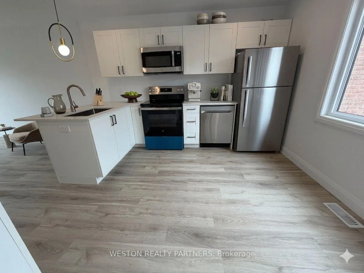 Photo 2 of Unit 37, 3030 Driftwood Drive, Burlington, Brant Hills — HOMEH