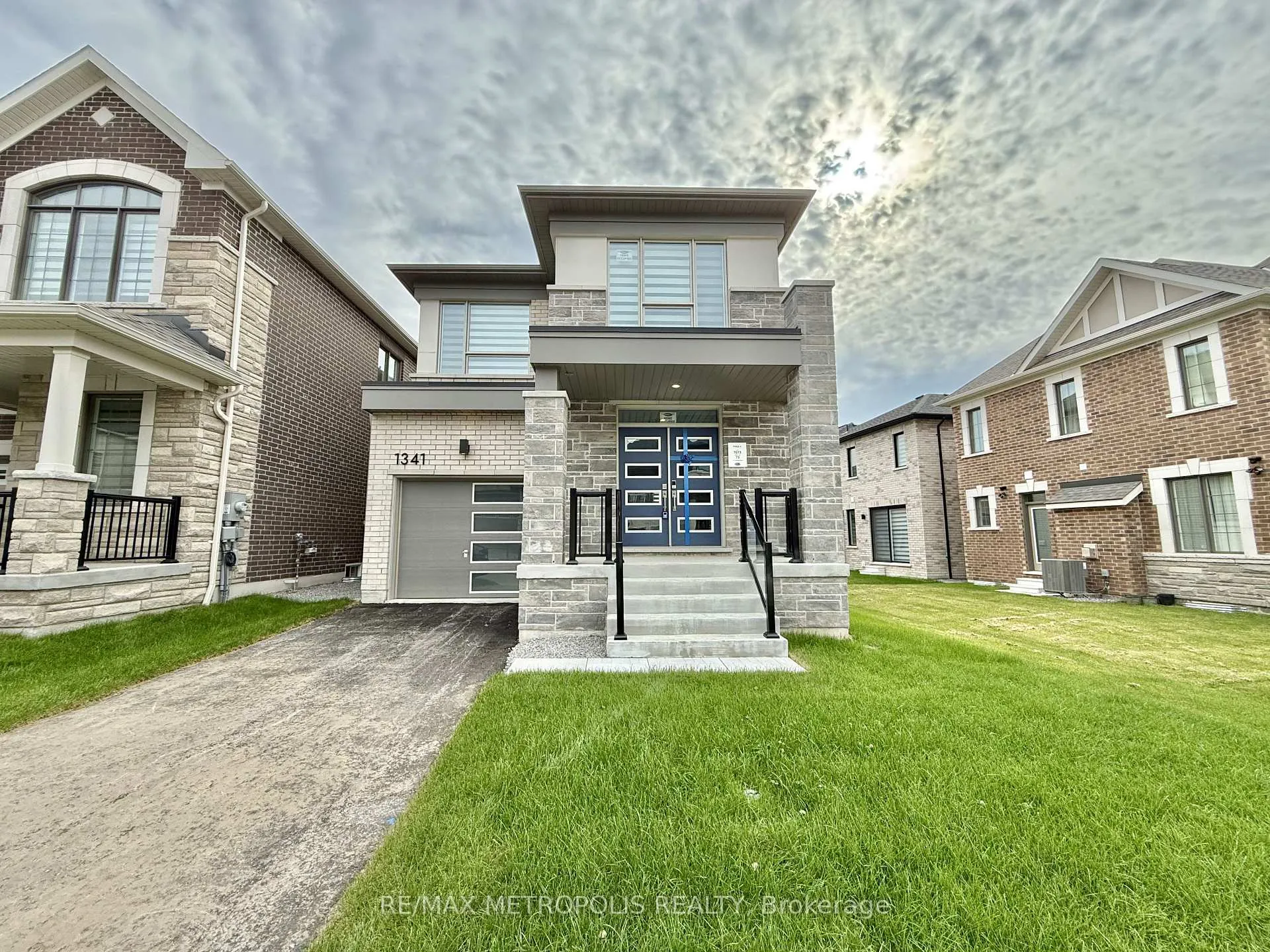 Front of 1341 Glamorgan Manor