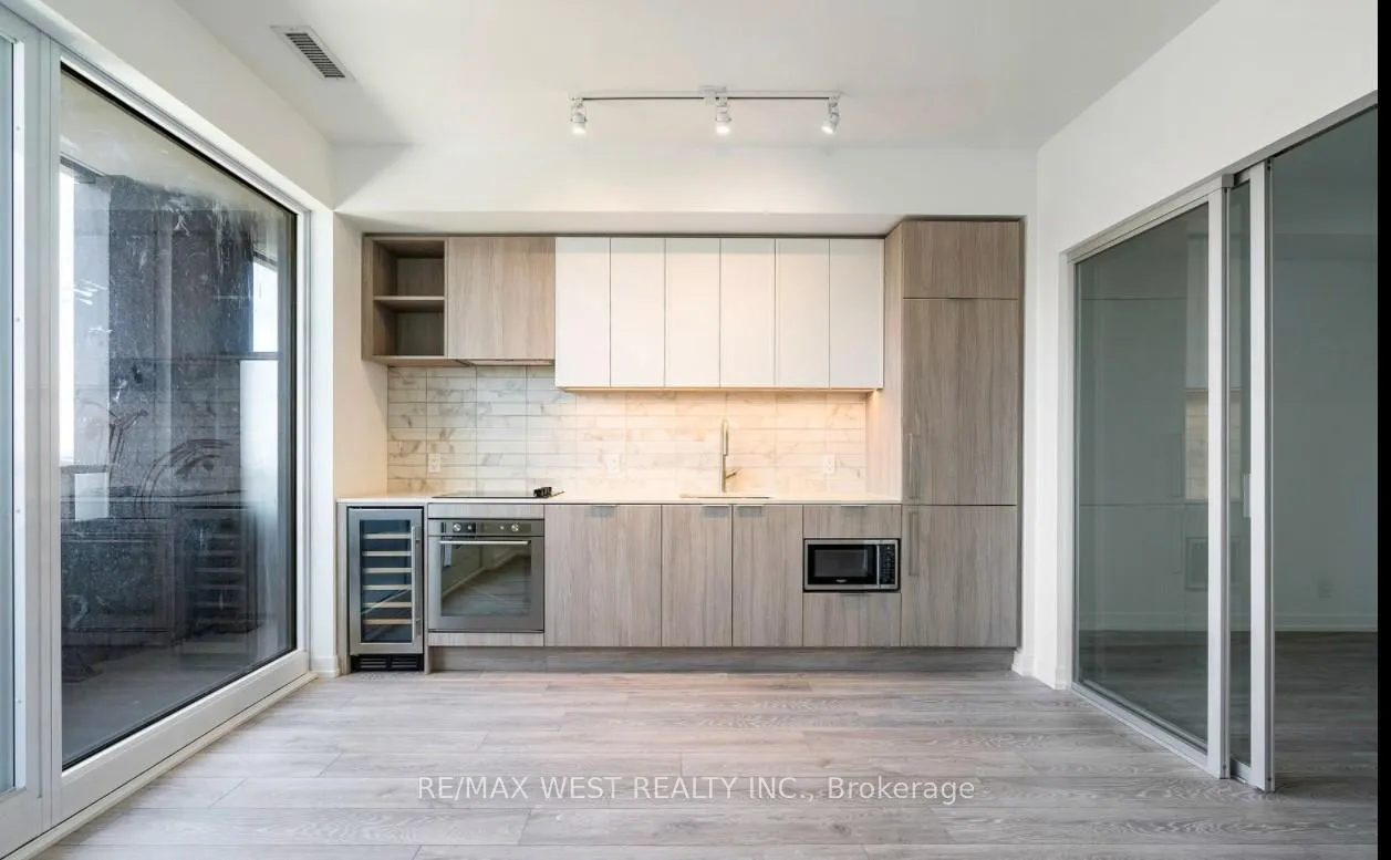 Photo 4 of Unit 1209, 2020 Bathurst Street, Toronto, Humewood-Cedarvale — HOMEH