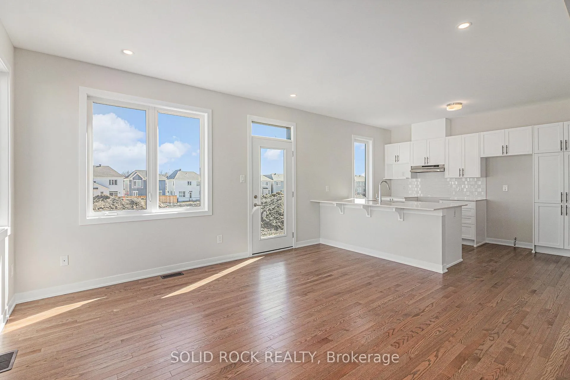 Photo 3 of 208 Beebalm Crescent, Ottawa, Barrhaven - Half Moon Bay — HOMEH