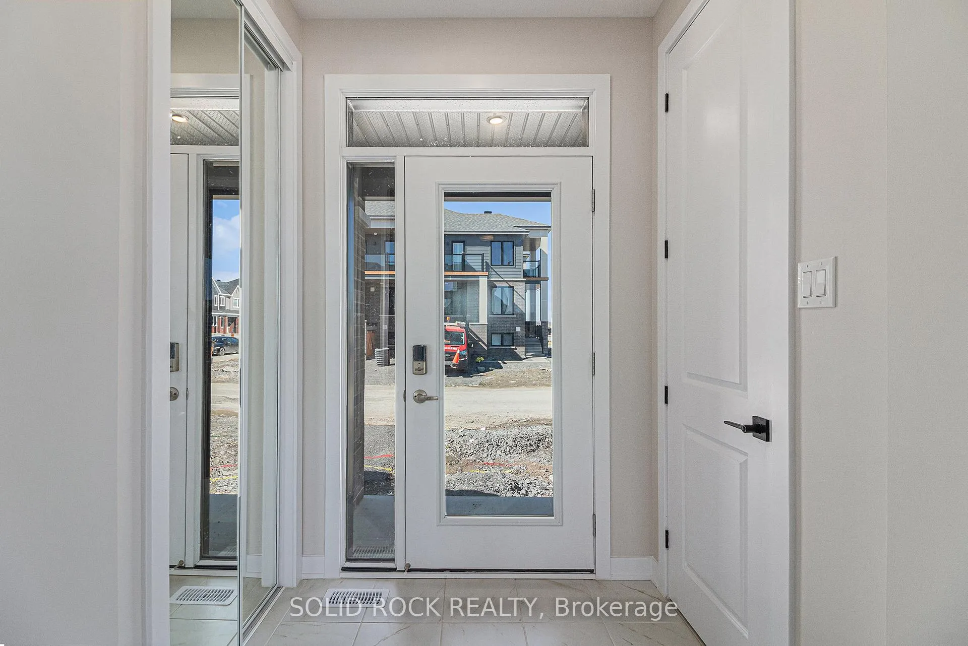 Photo 4 of 208 Beebalm Crescent, Ottawa, Barrhaven - Half Moon Bay — HOMEH