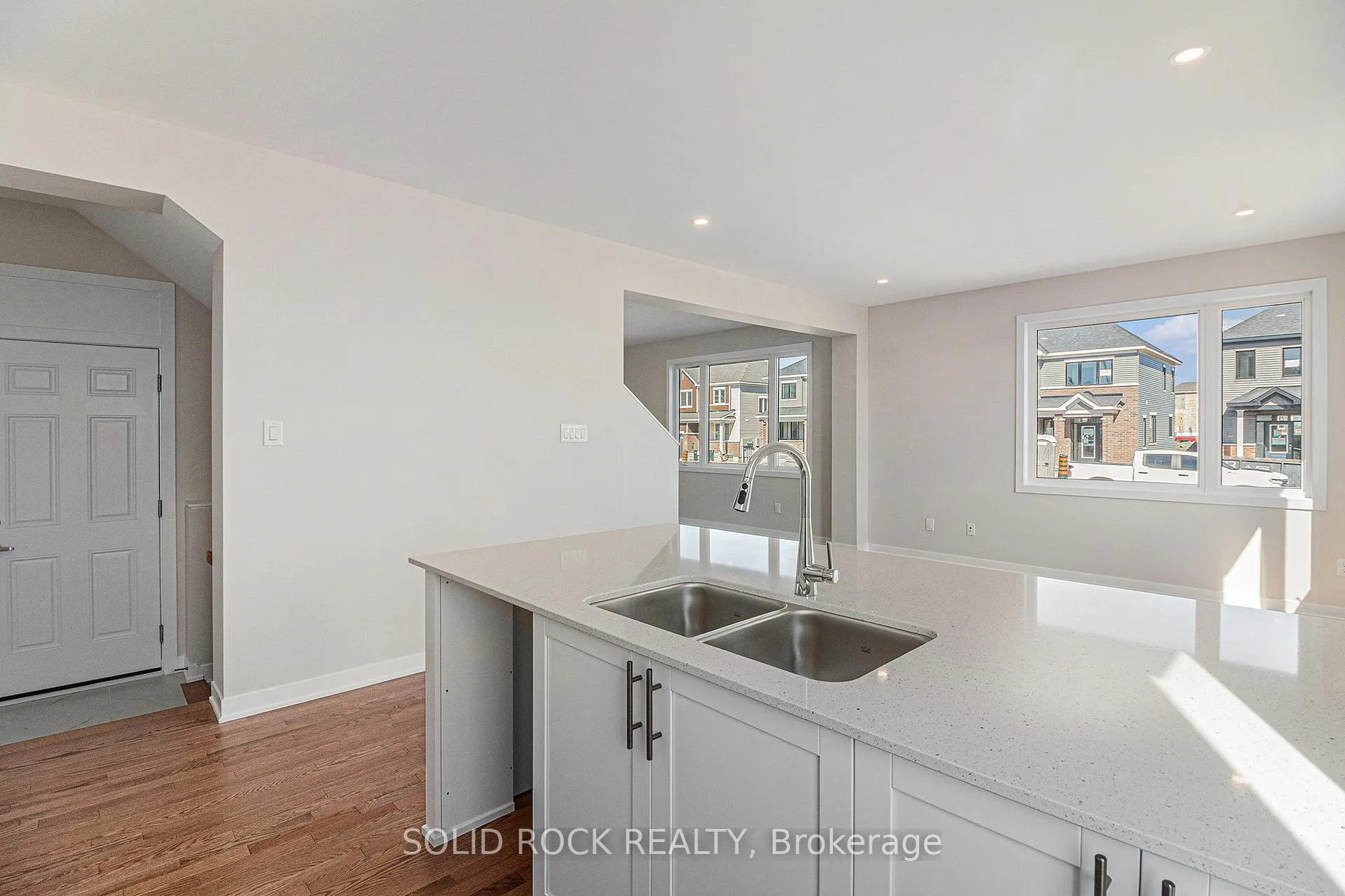 Photo 8 of 208 Beebalm Crescent, Ottawa, Barrhaven - Half Moon Bay — HOMEH