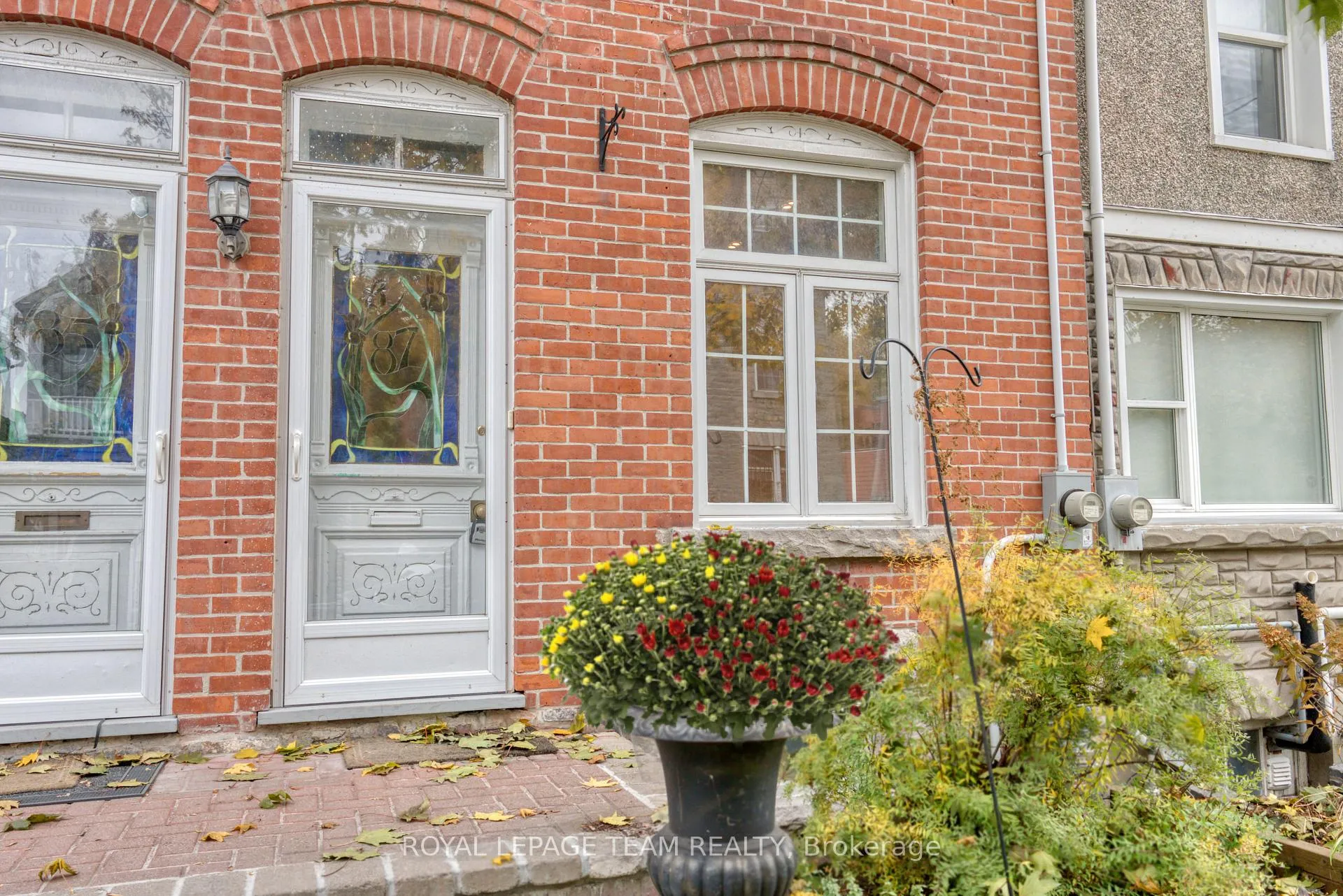 Photo 2 of 87 Guigues Avenue, Ottawa, Lower Town/Byward Market — HOMEH