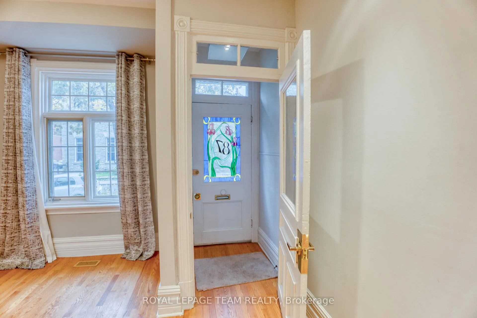 Photo 3 of 87 Guigues Avenue, Ottawa, Lower Town/Byward Market — HOMEH