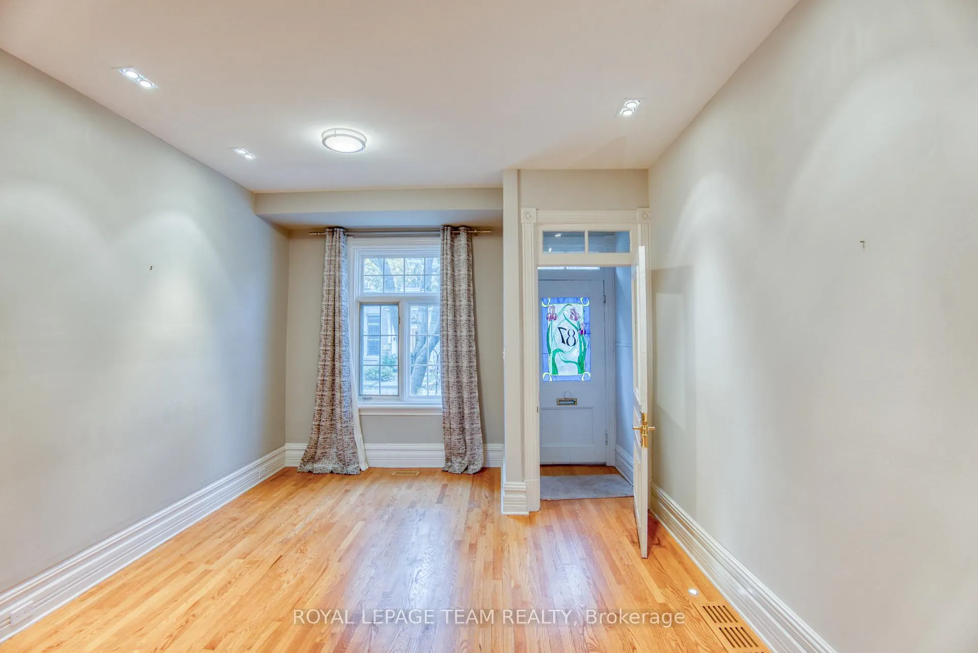 Photo 4 of 87 Guigues Avenue, Ottawa, Lower Town/Byward Market — HOMEH