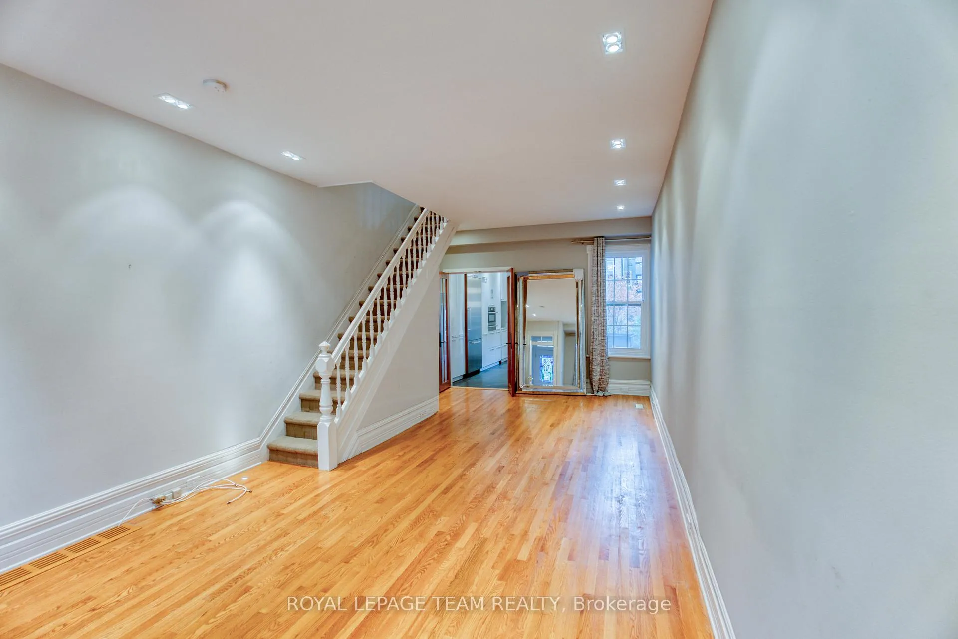 Photo 5 of 87 Guigues Avenue, Ottawa, Lower Town/Byward Market — HOMEH