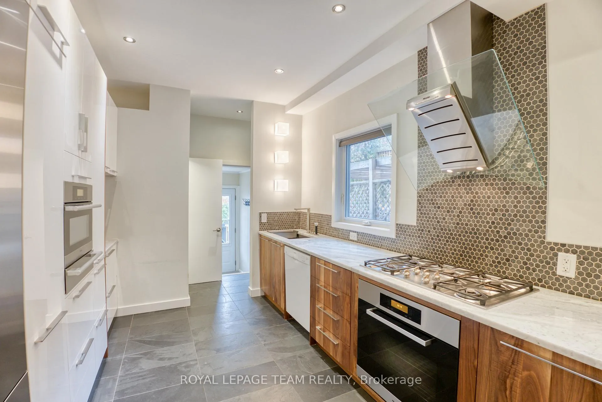 Photo 9 of 87 Guigues Avenue, Ottawa, Lower Town/Byward Market — HOMEH