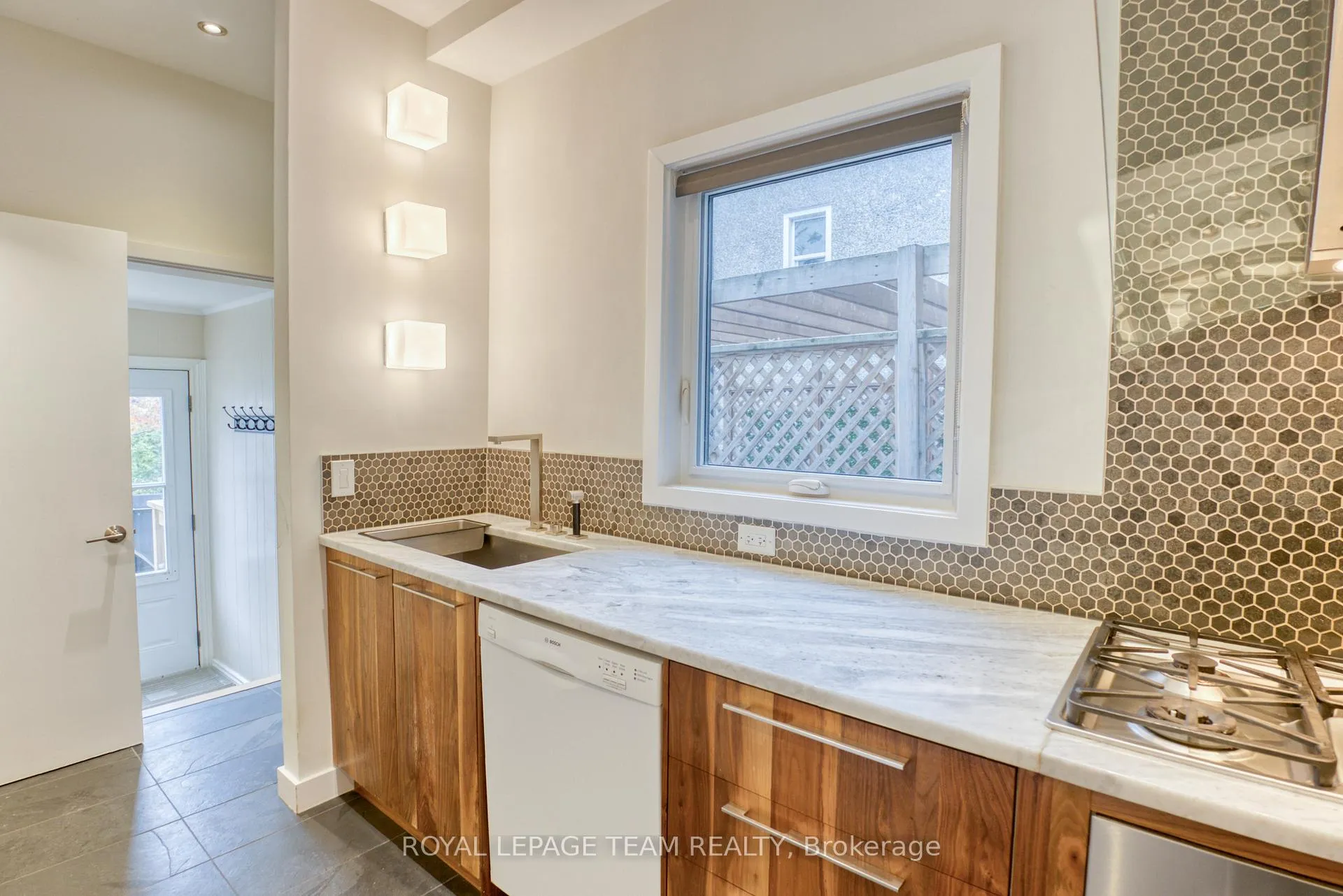 Photo 11 of 87 Guigues Avenue, Ottawa, Lower Town/Byward Market — HOMEH