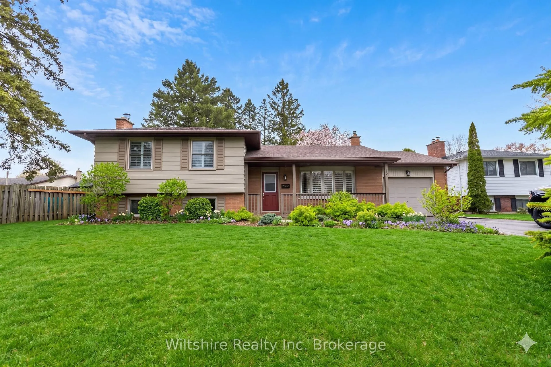 Photo 1 of 32 Devon Court, Tillsonburg — HOMEH