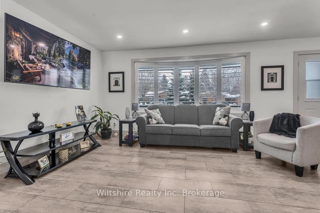 Photo 3 of 32 Devon Court, Tillsonburg — HOMEH