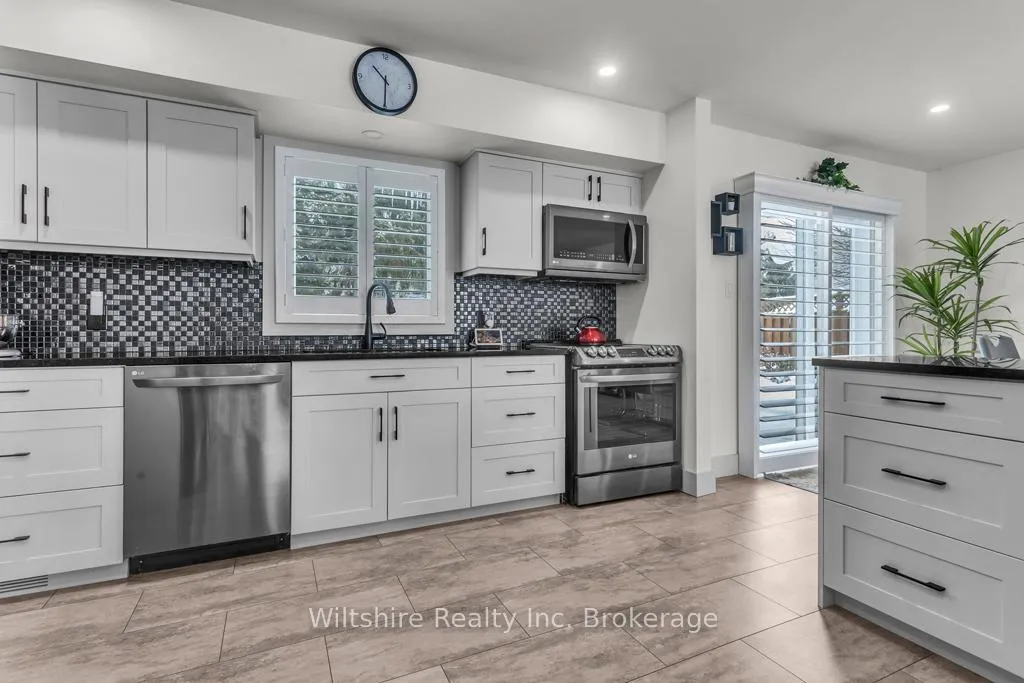 Photo 6 of 32 Devon Court, Tillsonburg — HOMEH