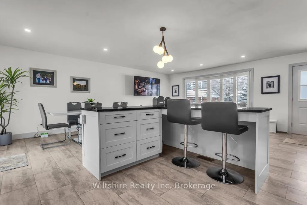Photo 7 of 32 Devon Court, Tillsonburg — HOMEH