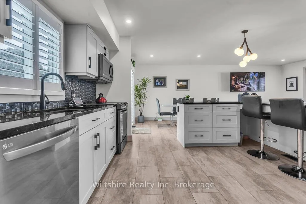 Photo 8 of 32 Devon Court, Tillsonburg — HOMEH