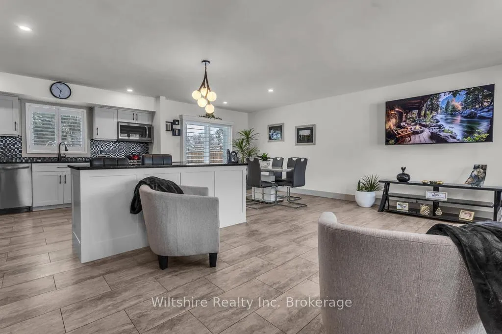 Photo 10 of 32 Devon Court, Tillsonburg — HOMEH