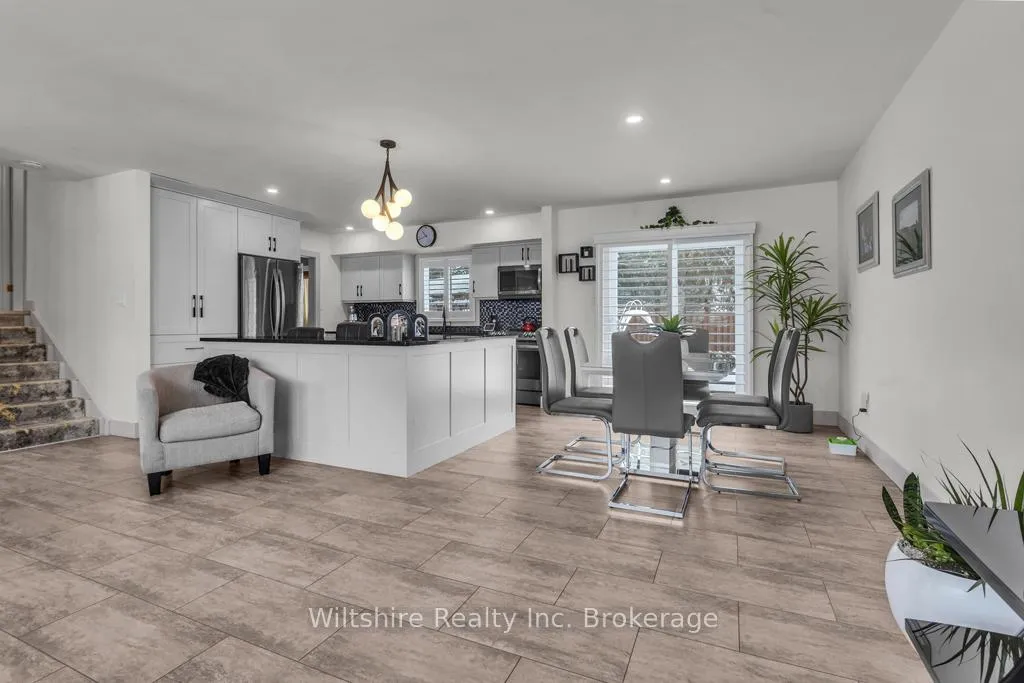 Photo 11 of 32 Devon Court, Tillsonburg — HOMEH