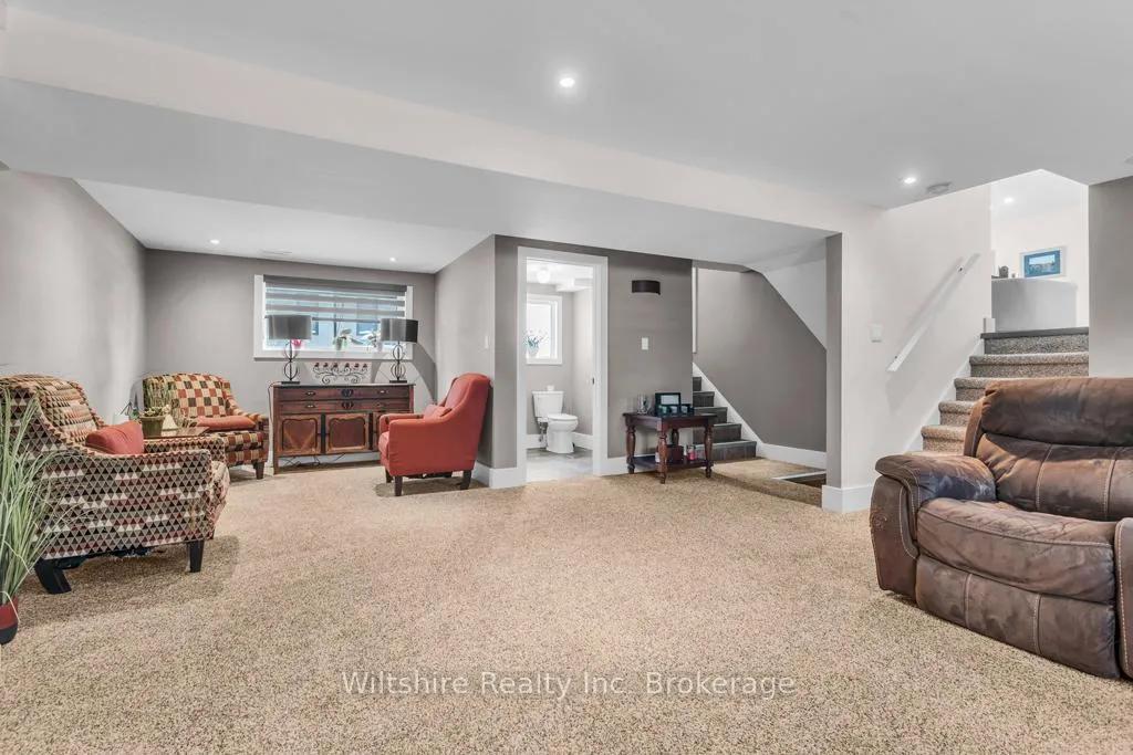 Photo 15 of 32 Devon Court, Tillsonburg — HOMEH