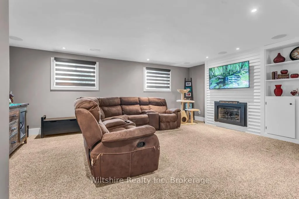 Photo 16 of 32 Devon Court, Tillsonburg — HOMEH